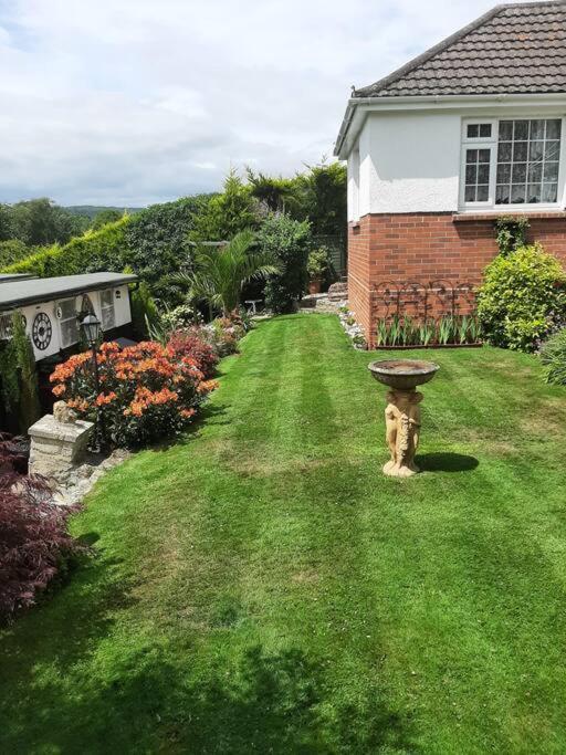 Private Apartment, Parking, Sea And Country Views Lyme Regis Exterior foto